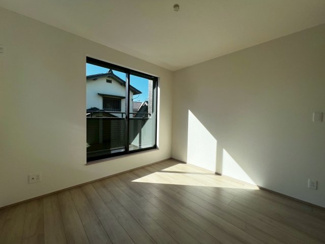 【洋室】 | 高師浜２丁目　新築一戸建 | ２４時間換気システム！窓を開けなくても外気の空気を室内に入れ、室内の空気を外に排出してくれるのでいつでも快適な室内です♪