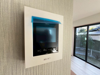 【防犯設備】 | 高師浜２丁目　新築一戸建 | ＴＶモニター付きインターホンですので、突然の来客時にも外の様子が確認できて安心です！