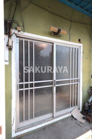 野代アパートの玄関