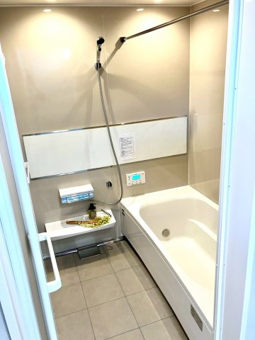 エクセシオール丸亀市飯野町⑪の浴室|落ち着いた空間のお風呂です