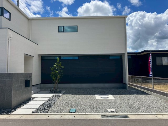 エクセシオール丸亀市飯野町⑪の外観|駐車スペースは、ゆったりち２台分は確保されています。