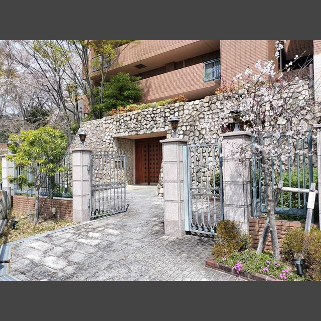 デリードヴィンテージ芦屋川山手光風館のエントランス