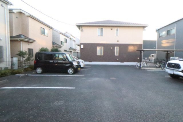 フランシーズの駐車場