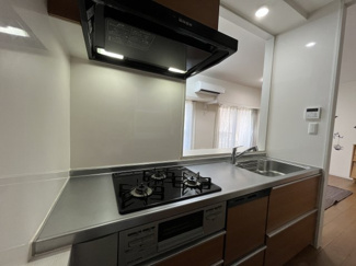 【キッチン】 | ヴェルディ宇品東 | 食洗器付きシステムキッチン　3口ガスコンロ