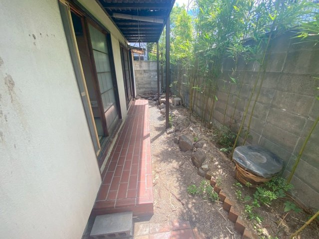 塚口町４丁目の和室|和室６帖
布団などを収納できる押入ございます！クッション性があるので「ちょっと横になりたいな」と思った時のお昼寝スペースにも！