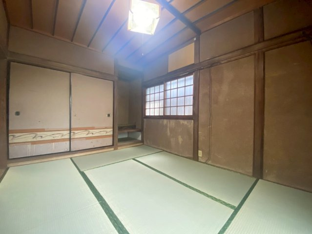 塚口町４丁目の和室|和室４.５帖
ホっと一息つける和室！来客用のスペースや書斎・ワークスペースとしてもご活用いただけます！