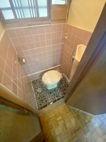 塚口町４丁目の玄関|物件のことはもちろん、教育施設・スーパー・商業施設・公園・公共機関といった周辺の住環境も車でご案内します。ぜひ現地で暮らしやすさなどイメージしてください！