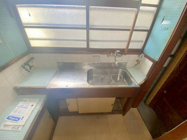 塚口町４丁目の独立洗面台|下部には収納スペースとしてもご活用いただけます！