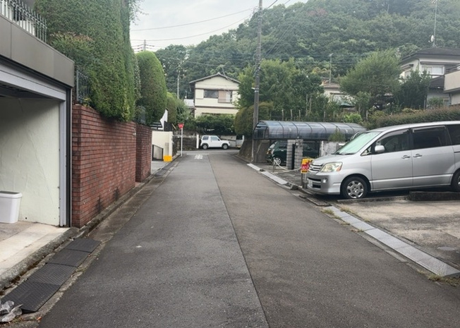 【展望】 | 桜や紅葉の名所に出かける人は多いと思いますが、家にいながら季節の移ろいを感じる生活を送りませんか？リビングや窓から見える景色が生活を彩るワンポイントに！現地から見える景色を堪能してみては如何でしょう。
