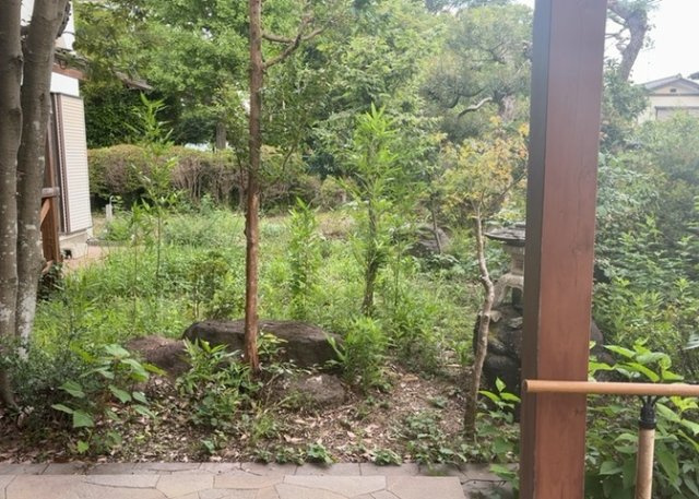 【庭】 | 庭があることでガーデニングや家庭菜園はもちろん、こどもの遊び場やペットを放して遊ぶことができます。また、家の周囲に余裕があるということです。隣地との間があれば、十分な日当たりと、風通しが確保できます。