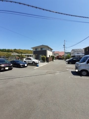 フェリチータ・Ｋの駐車場