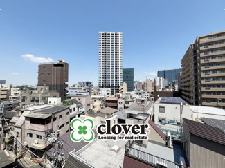 【展望】 | 眼前に広がる空の雄大さと、このお部屋の自慢の一つである「眺望」をご覧ください。毎日、この景色を独り占めできる新生活に夢が広がります。～即日のご見学可能～　お問合せはお気軽にどうぞ。
