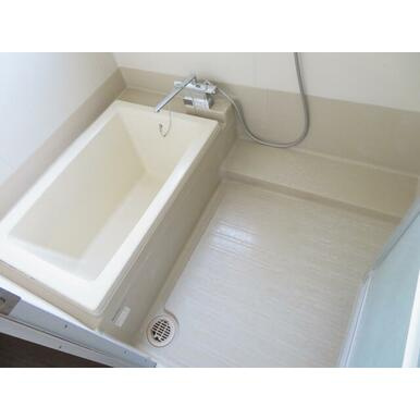 熊本市東区下江津２丁目の一戸建ての浴室