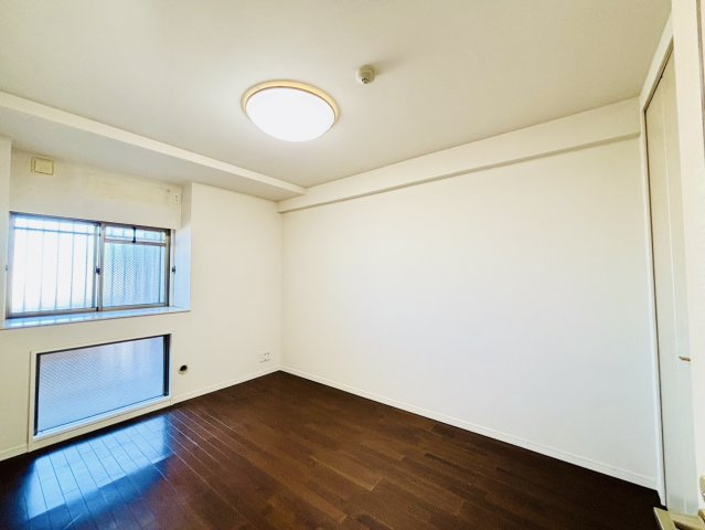 ファミール岸和田プレジオの洋室