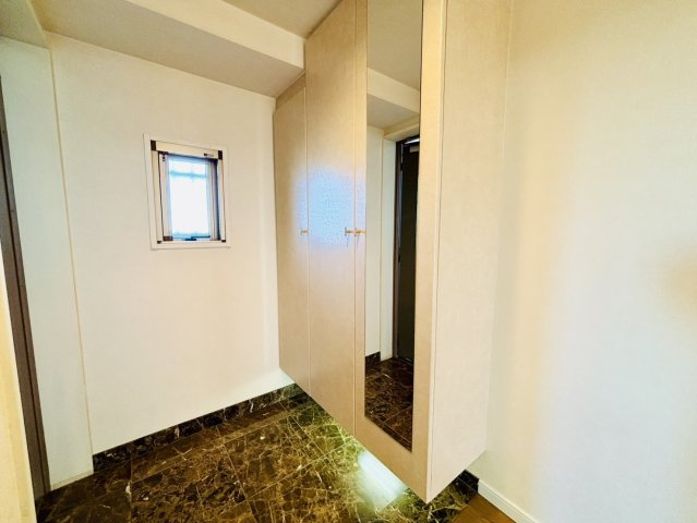 ファミール岸和田プレジオの玄関