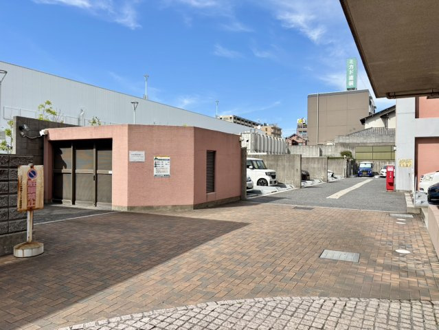 ファミール岸和田プレジオの駐車場