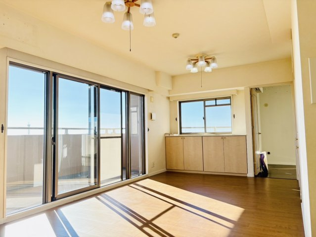 ファミール岸和田プレジオの居間・リビング