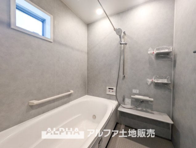 昭島市中神町2丁目新築5棟現場　の浴室|【Bathroom】
◆浴室換気乾燥機付きUB◆雨に日でも洗濯物が乾かせ、同時に室内を乾燥させる為、カビ、汚れの発生を抑えます。暖房機機能があり冬場は入浴前に暖め可能でとても重宝します。
