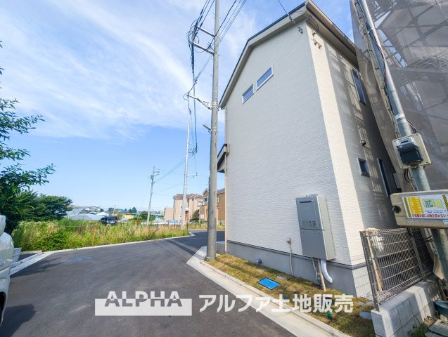 昭島市中神町2丁目新築5棟現場　の前面道路含む現地写真