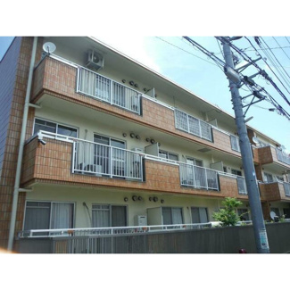 【外観】 | 鉄筋コンクリート造のがっちりとした建物。
