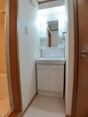 【洗面所】 | メゾンドーレⅢ | 忙しい朝には欠かせない洗面所です