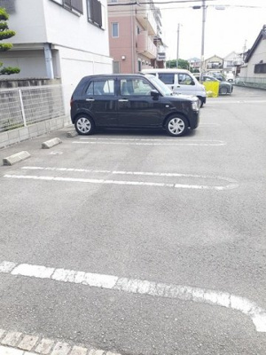 【駐車場】 | ラ・ヴィーユ | 駐車スペースもあります