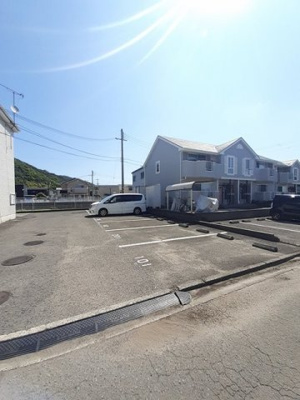 【駐車場】 | オーブリーメイプル楓 | 駐車場があるので、車を買う予定の方も安心です