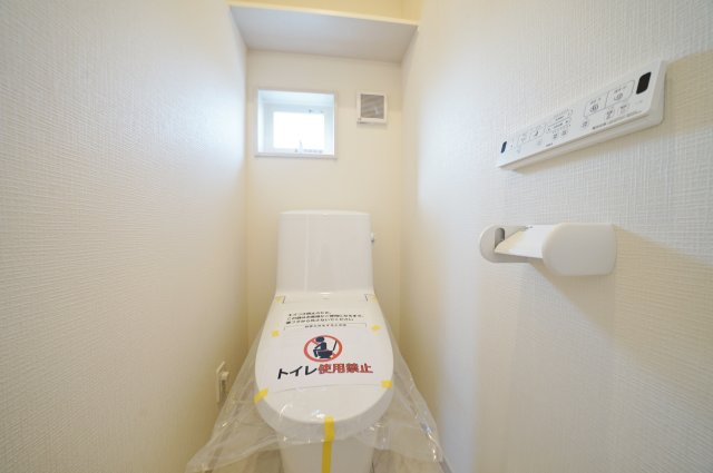 【保土ケ谷区新井町203-2全2棟新築戸建て】★仲介手数料無料★（新井小学校・新井中学校）のトイレ