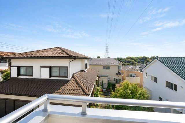 緑豊かな新井町｜収納充実（SIC・パントリー・小屋裏）×駐車2台｜制震ダンパー搭載の安心住宅★仲介手数料無料★の展望
