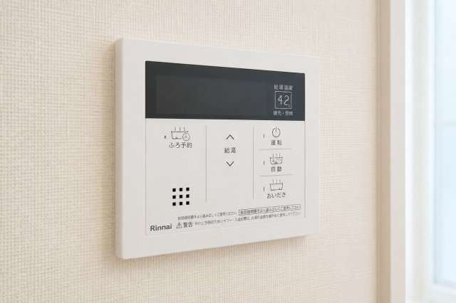 緑豊かな新井町｜収納充実（SIC・パントリー・小屋裏）×駐車2台｜制震ダンパー搭載の安心住宅★仲介手数料無料★の発電・温水設備