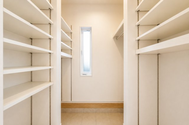 緑豊かな新井町｜収納充実（SIC・パントリー・小屋裏）×駐車2台｜制震ダンパー搭載の安心住宅★仲介手数料無料★の収納