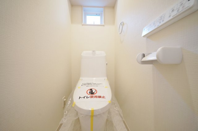 【保土ケ谷区新井町203-2全2棟新築戸建て】★仲介手数料無料★（新井小学校・新井中学校）のトイレ