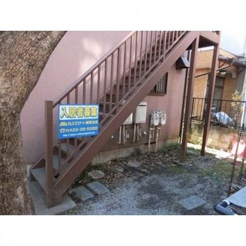 アミ　1フロア1住居　テラス付　振分　バス停3分のエントランス