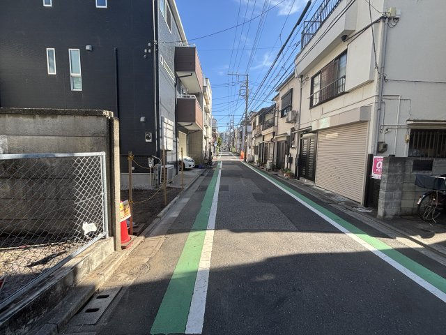 荒川区東尾久４丁目　建築条件付き売地の前面道路含む現地写真|2025年7月撮影