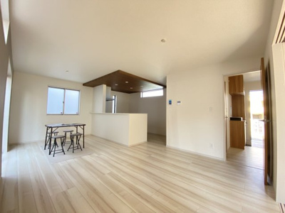 【居間・リビング】 | 金武町金武（全4棟） | ※同仕様写真です