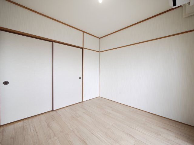 リレイズ広瀬の洋室