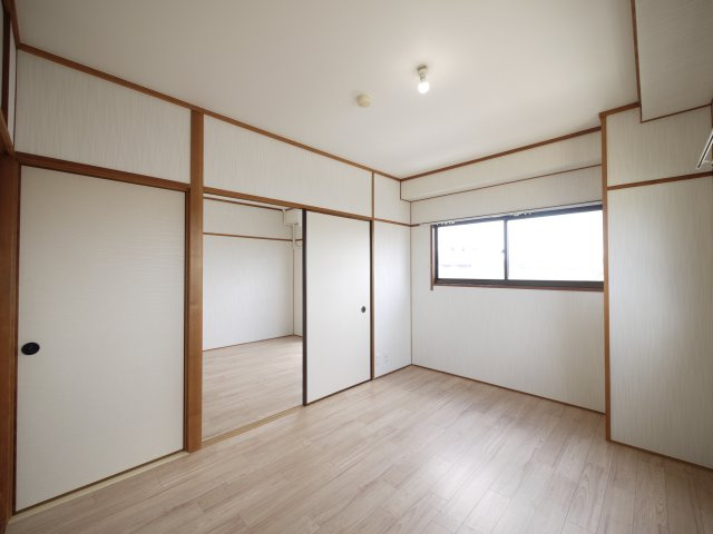 リレイズ広瀬の洋室