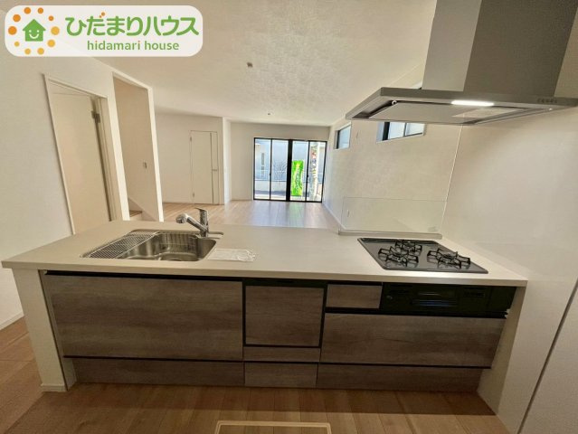 東初石13期　新築戸建　1号棟のキッチン|お子様も自然とお手伝いができる、オープンキッチンで、ママも大助かり(^^♪							
