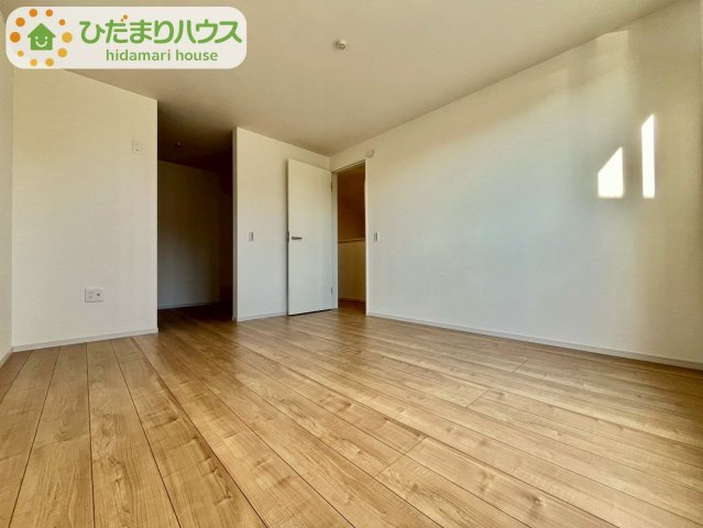 東初石13期　新築戸建　1号棟の寝室|ゆとりのある主寝室！ご家族全員で寝れちゃいます(^^♪						
