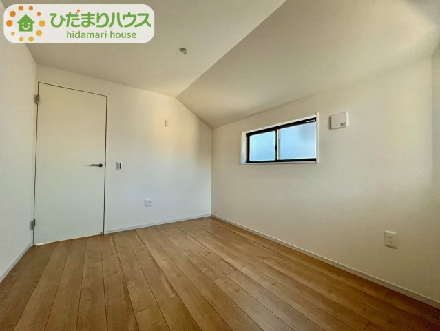 東初石13期　新築戸建　1号棟の洋室|机にベットを置けば子供部屋の完成です！					
