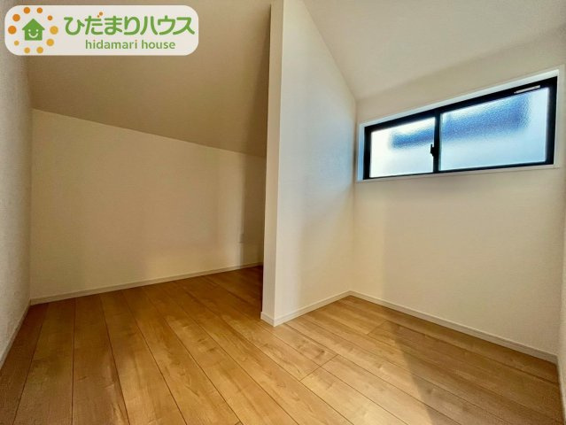 東初石13期　新築戸建　1号棟の洋室|2階には大容量収納の納戸完備！家族共有で使用するイベント用品や季節家電、日用品のストック収納にも便利です！