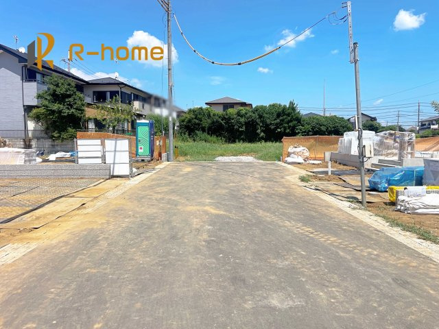 牛久市さくら台1丁目4期　新築戸建て　4号棟の前面道路含む現地写真|『今から見たい！』大歓迎です♪
お気軽にＲ－ｈomeまでお問い合わせください。