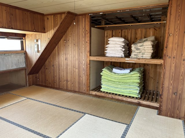 宜野座・ペンションの内装