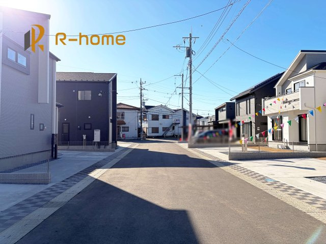 牛久市さくら台1丁目4期　新築戸建て　5号棟の前面道路含む現地写真|堂々！建物完成♪実際のお部屋をご見学可能です♪
ご見学が一番の資料！お気軽にお問い合わせ下さい♪