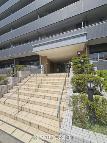 センチュリー宇都宮弐番館のエントランス|東側エントランス（西側にもエントランスがございます）