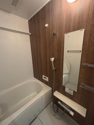 Ｄ-ＲＯＯＭ ＰＲＥＭＩＵＭ 多磨霊園駅の浴室