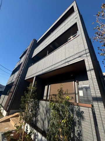 Ｄ-ＲＯＯＭ ＰＲＥＭＩＵＭ 多磨霊園駅の外観