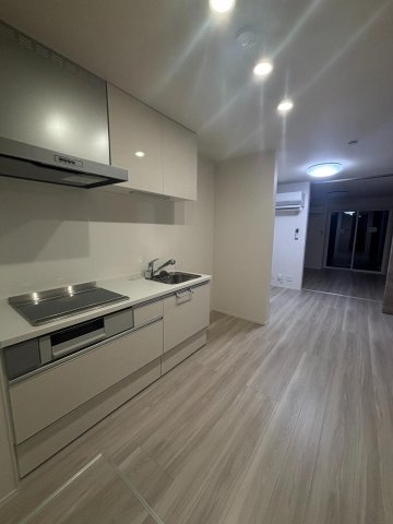 Ｄ-ＲＯＯＭ ＰＲＥＭＩＵＭ 多磨霊園駅の居間・リビング