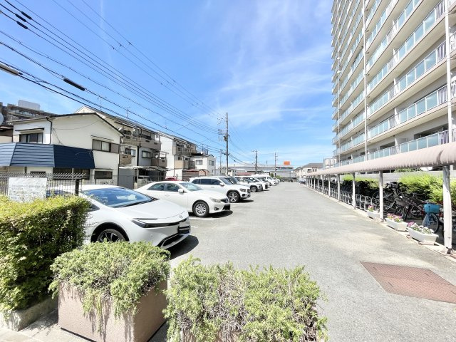 Ｍプラザ枚方弐番館の駐車場|駐車スペースもあります