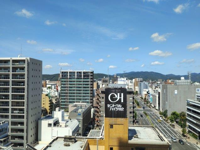 【展望】 | グレースタワーⅡ | 「北向きバルコニーからの眺望。安定した明るさで、落ち着いた印象の景色です。」